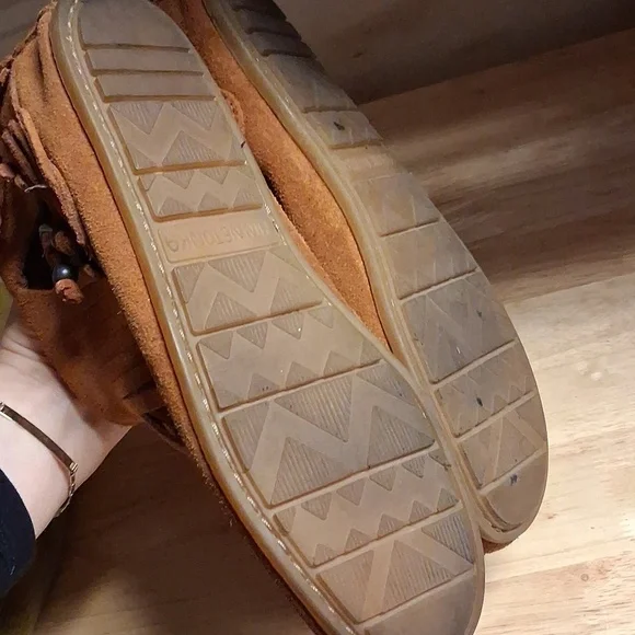 Minnetonka Concho Feather Boot  (9) Brown Suede Moccassins Booties - Picture 8 of 9